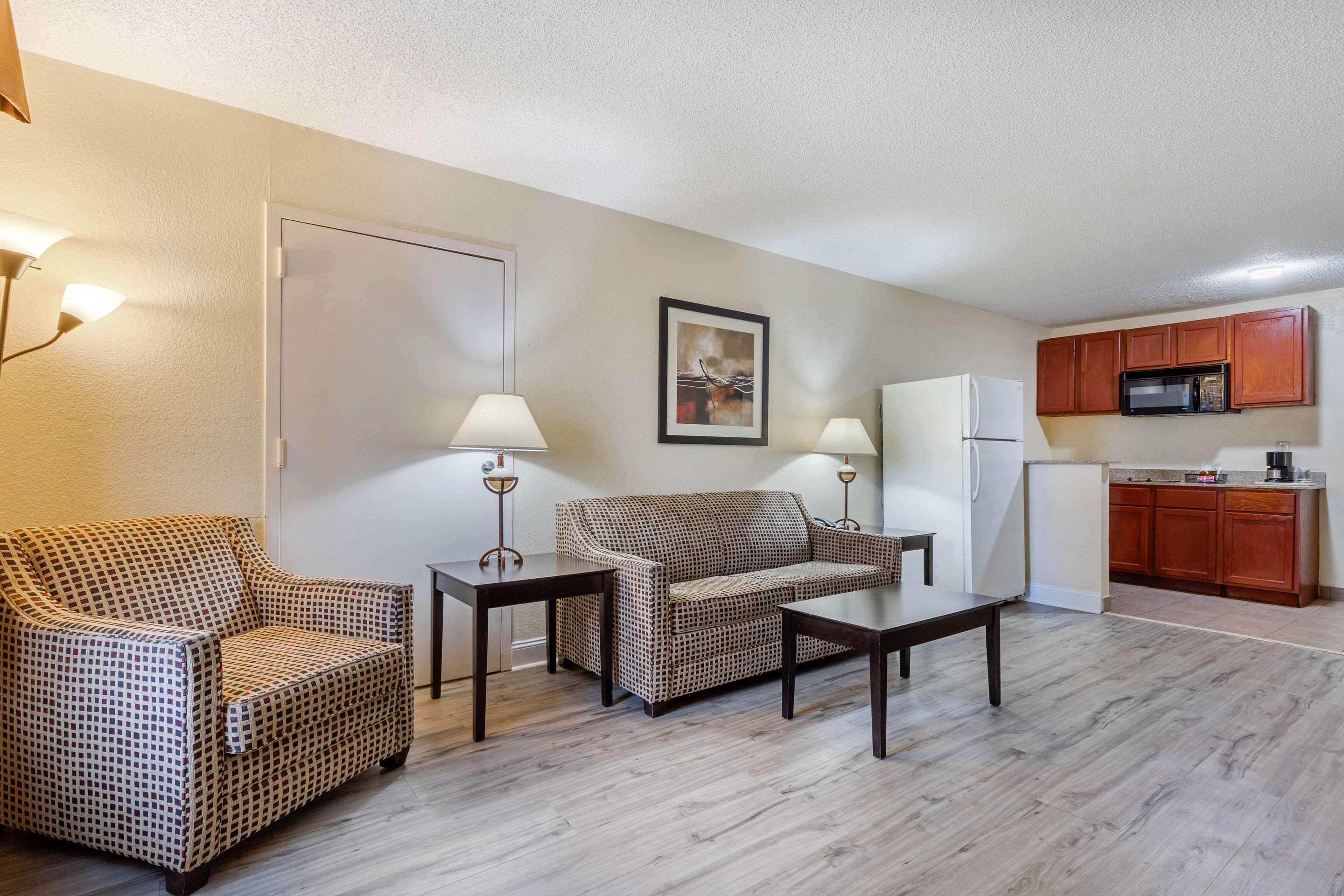 Quality Inn & Suites Lexington Ngoại thất bức ảnh