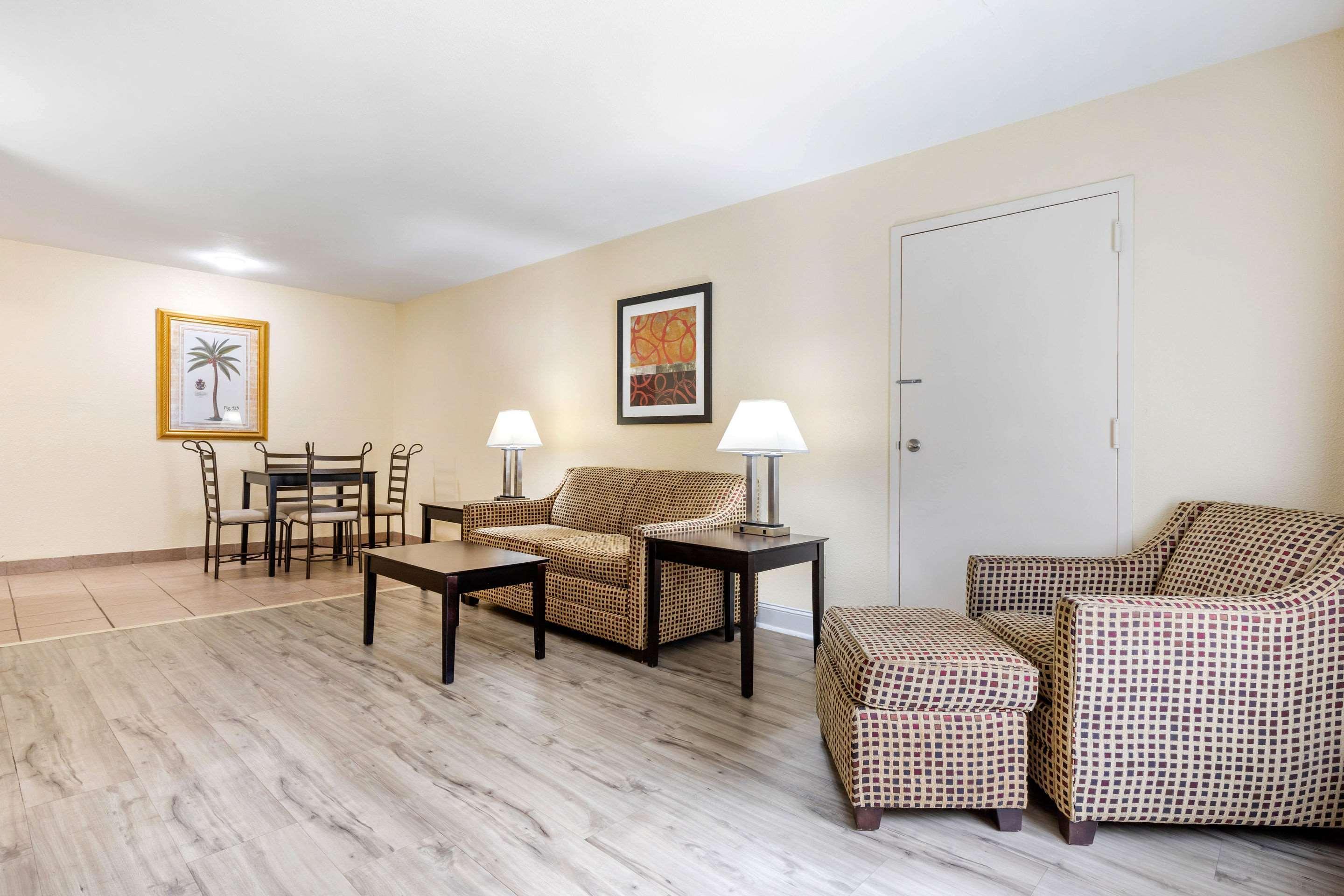 Quality Inn & Suites Lexington Ngoại thất bức ảnh